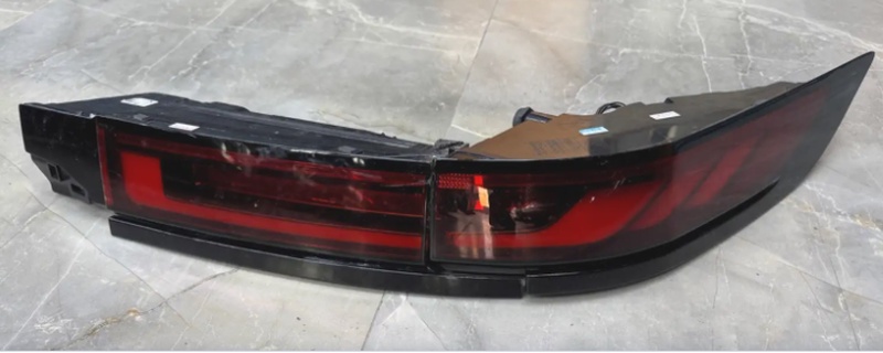 Задняя фара от Range Rover Sport 2023+